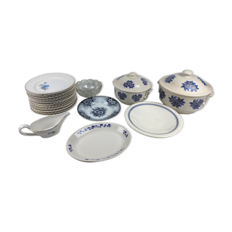 Table service or buffet depareille - glassware and earthenware blue white - 14 seats -22 pieces