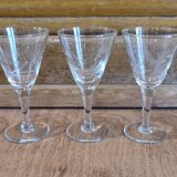 Set de 5 verres à pied en cristal forme conique ciselé vintage