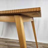 Table à manger des années 1950 en érable avec bord travaillé