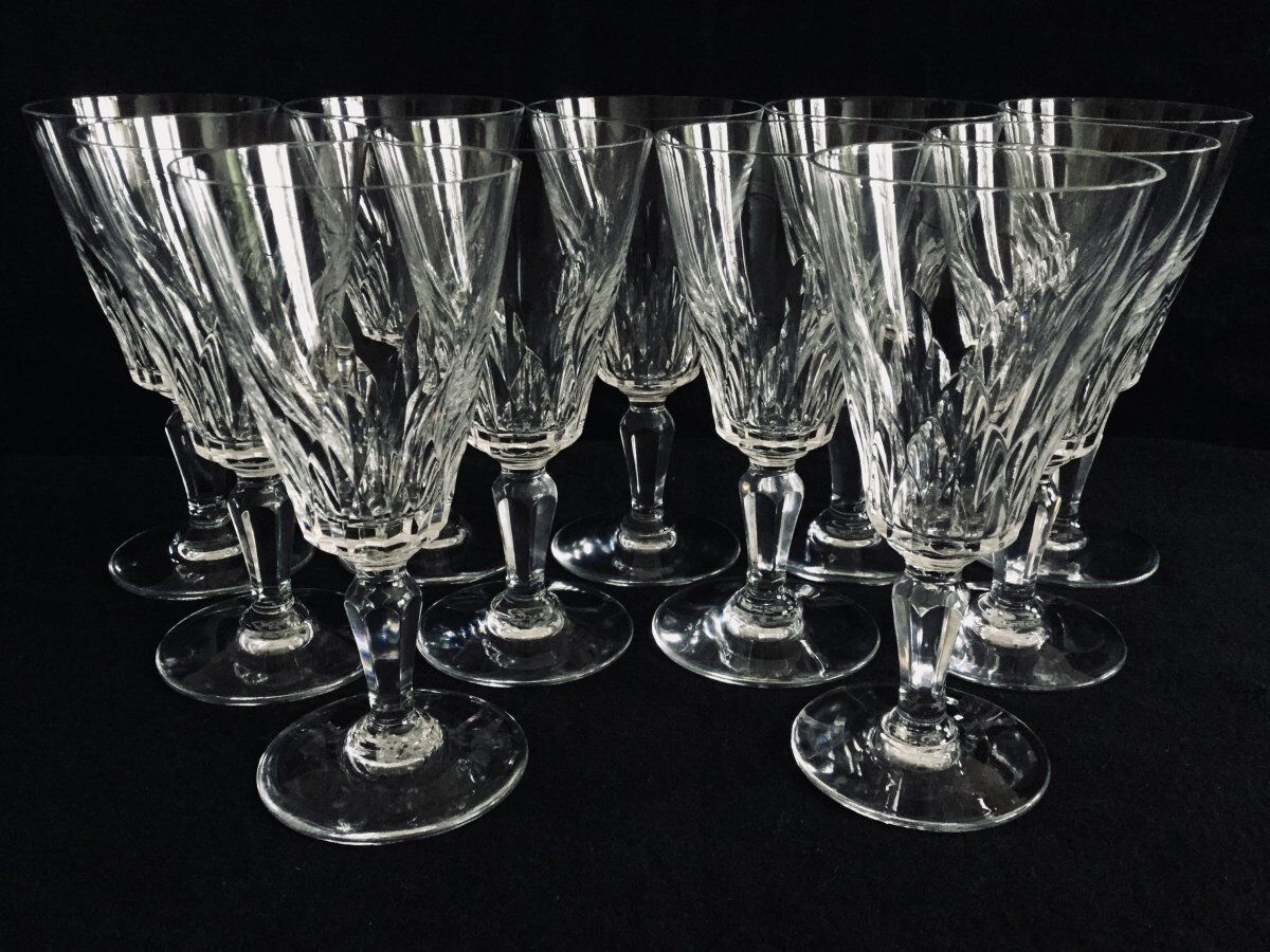 Set of 11 white wine glasses in Baccarat crystal carcassonne model
