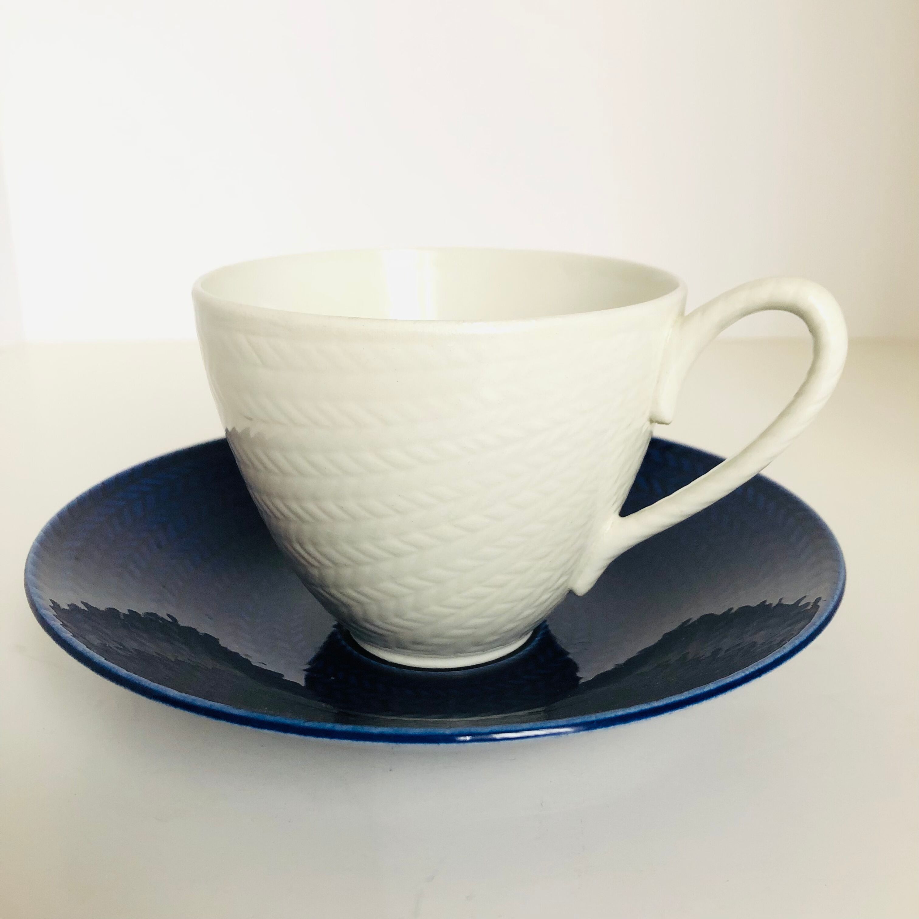 Cups, saucers, coffee maker by Herta Bengtsson Blå eld, Blue fire Rörstrand Sweden 1951-1971