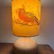 Lampe en bois et  abat jour à décor d'oiseau