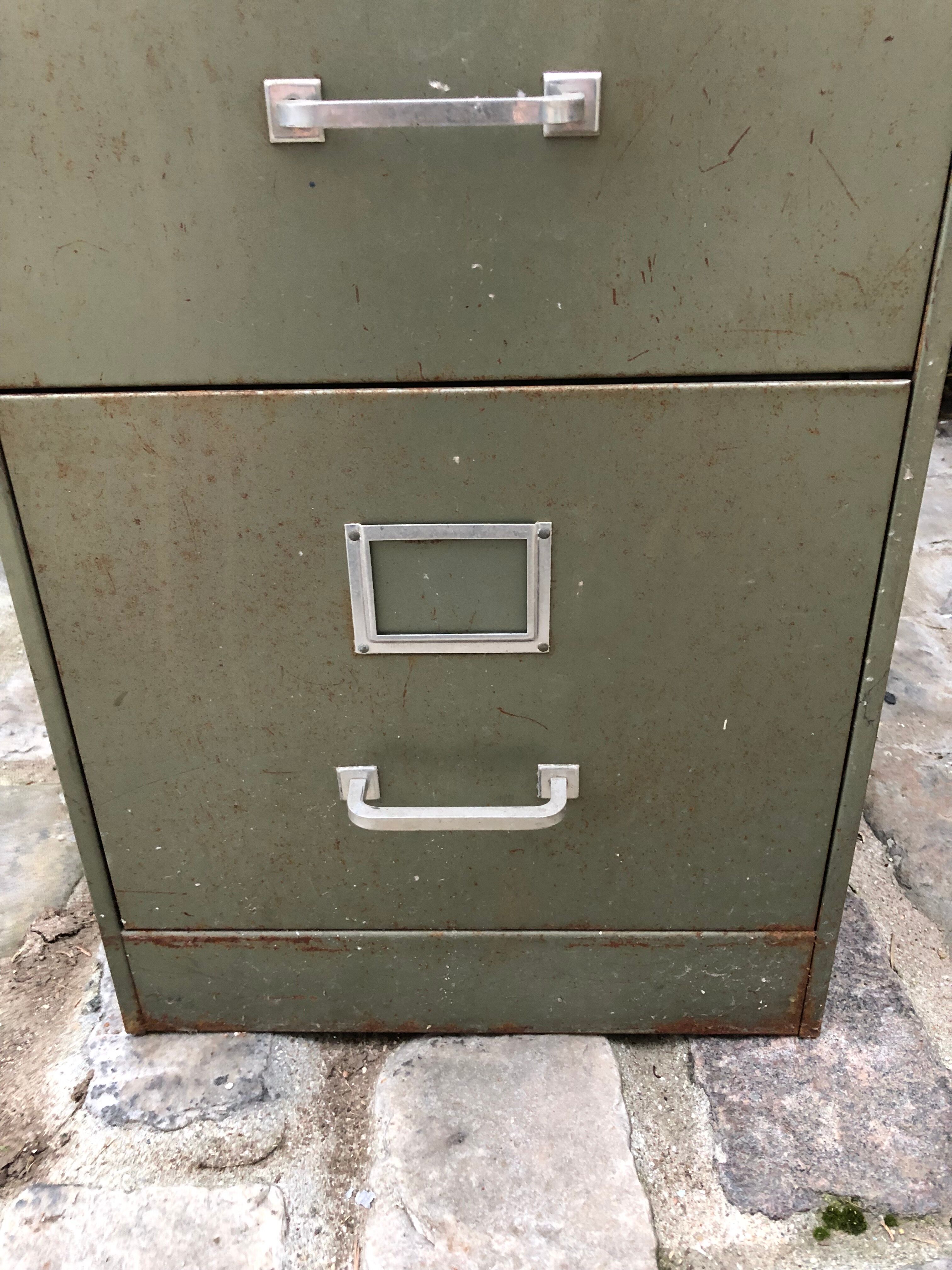 Industrial metal binder with 4 drawers