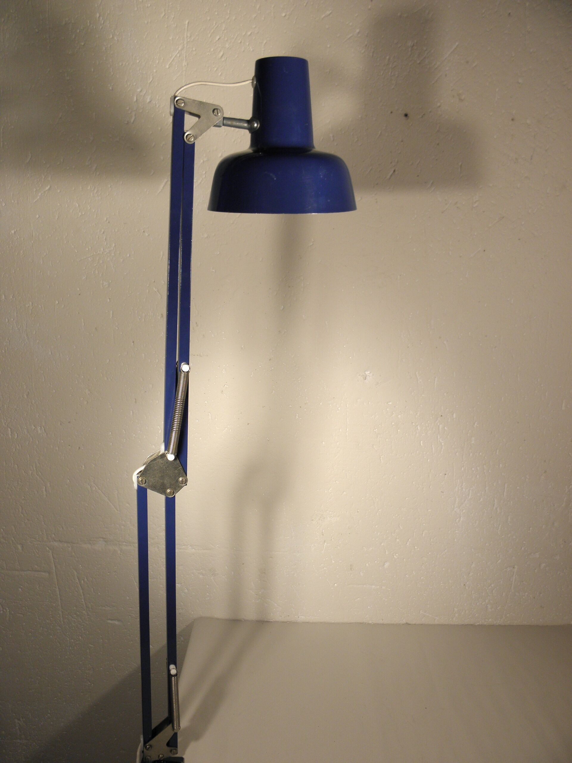 Architect's lamp in blue metal