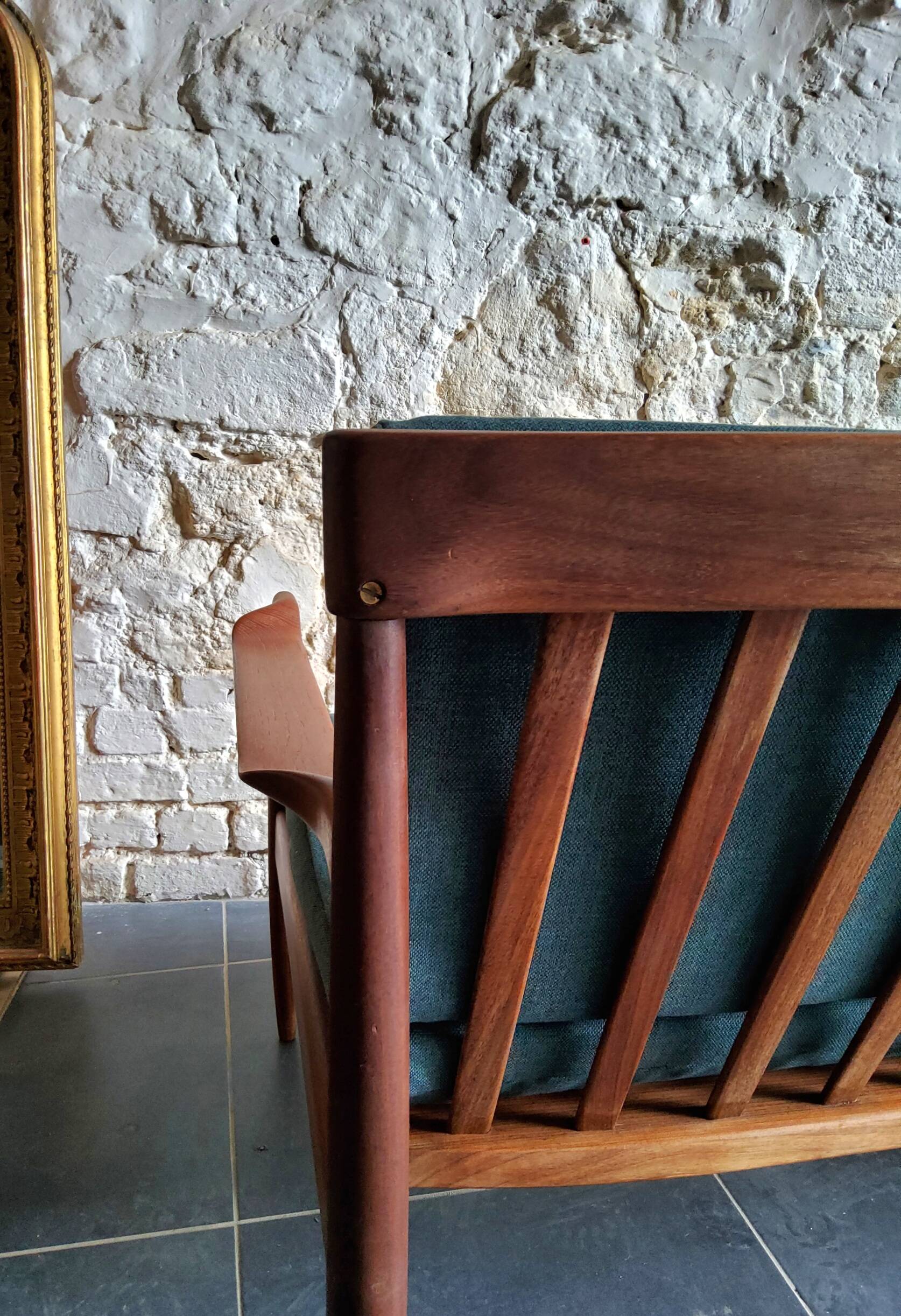 Vintage Scandinavian 3-seater canapé in solid wood