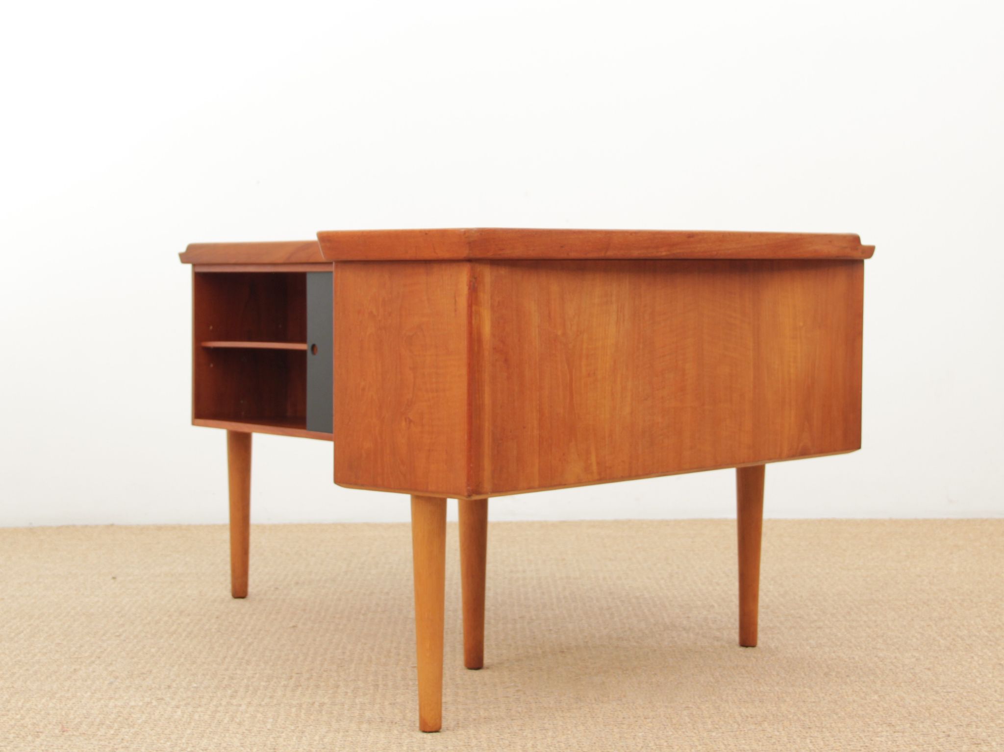 Bureau scandinave boomerang en teck d'Arne Hovmand Olsen