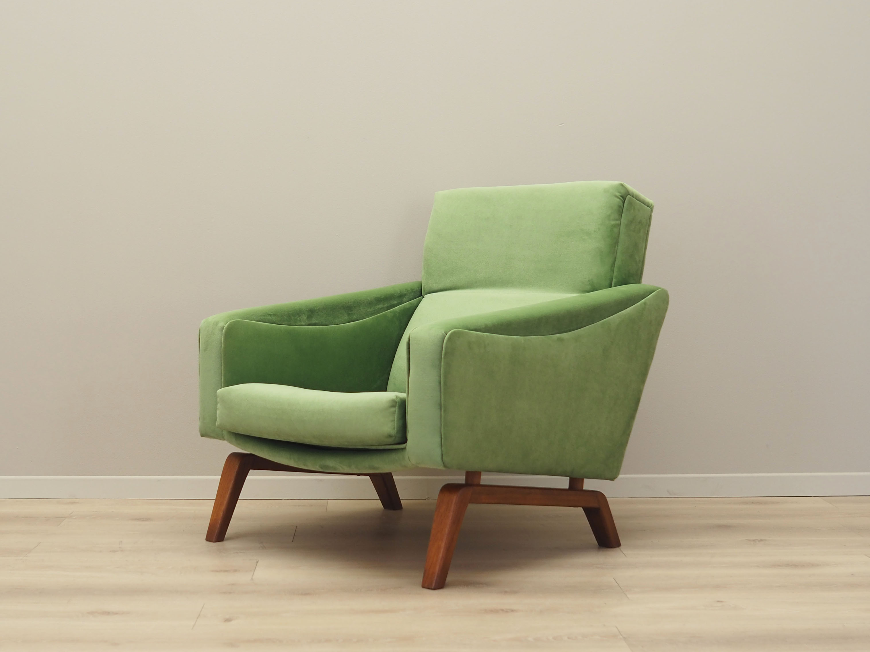 Fauteuil vert, design danois, années 1970, fabriqué au Danemark