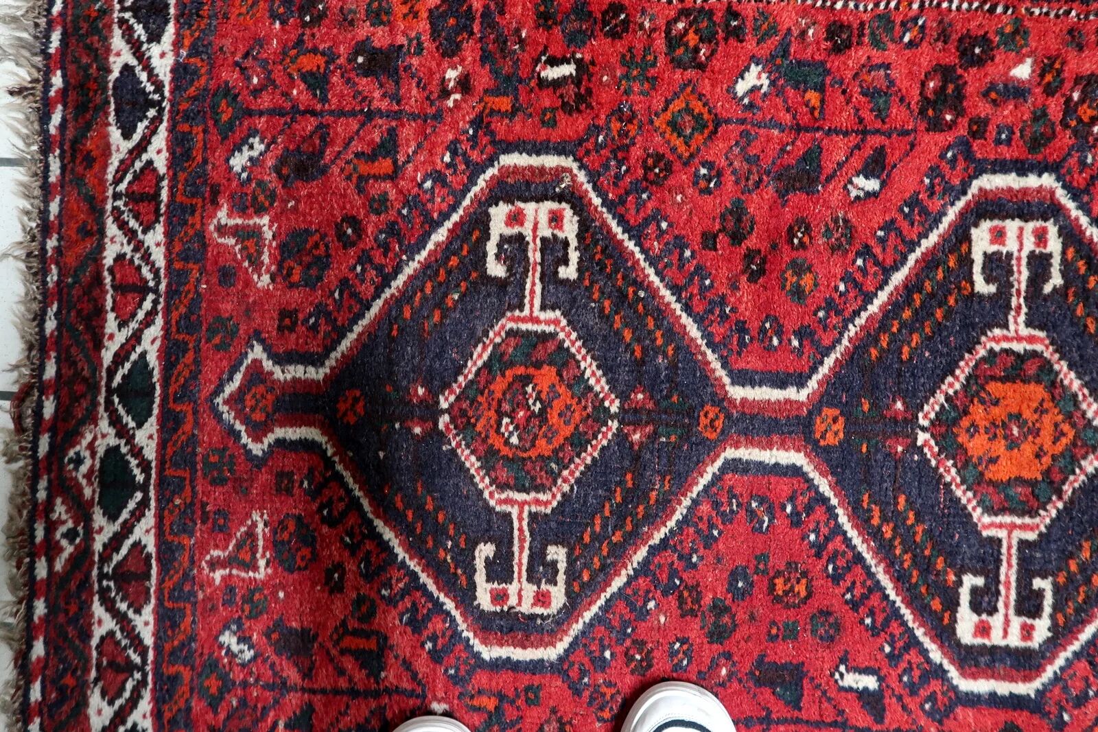 1930s Handmade Wool Rug with Three Medallions, 114 × 159 cm - 1C1294