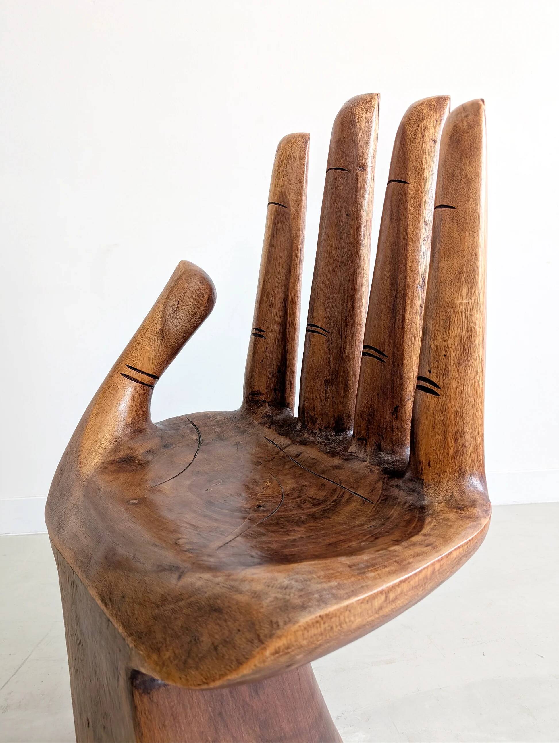 Chaise en bois de suar sculpté à la main, années 1970