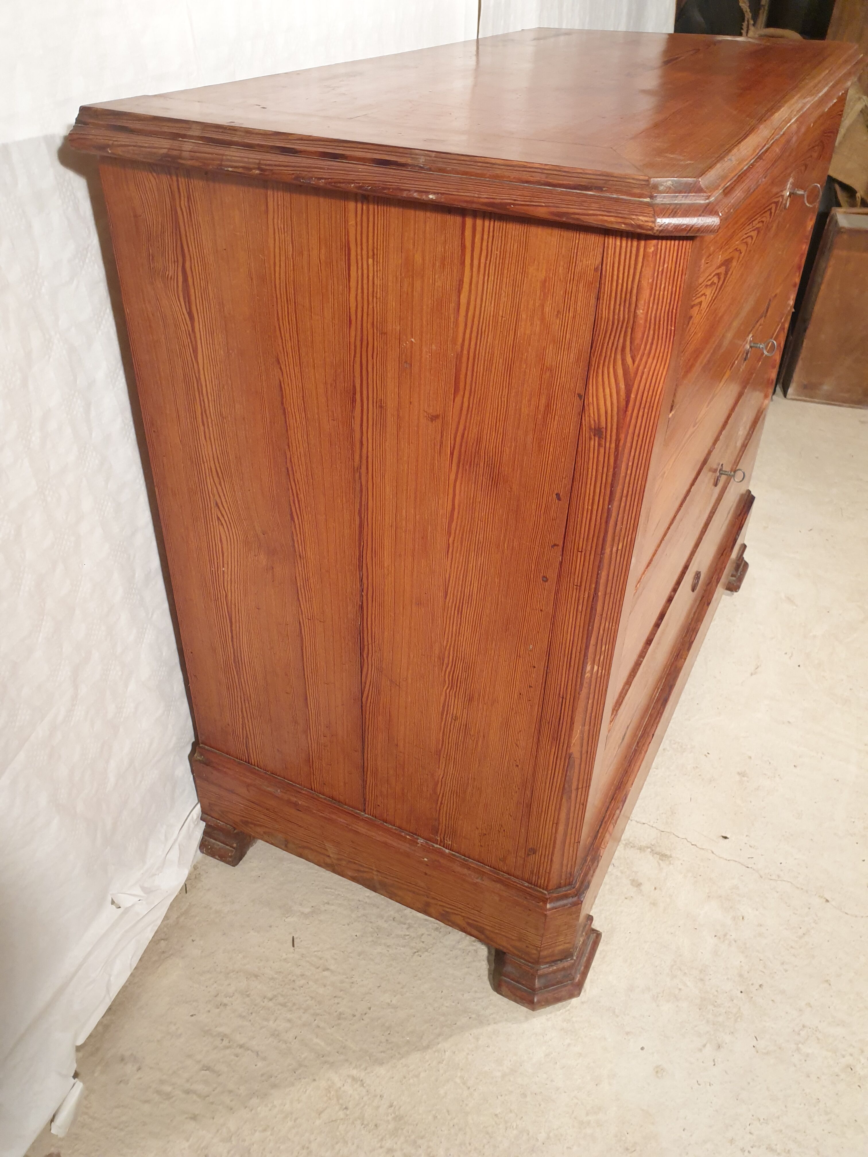 Commode en pitchpin