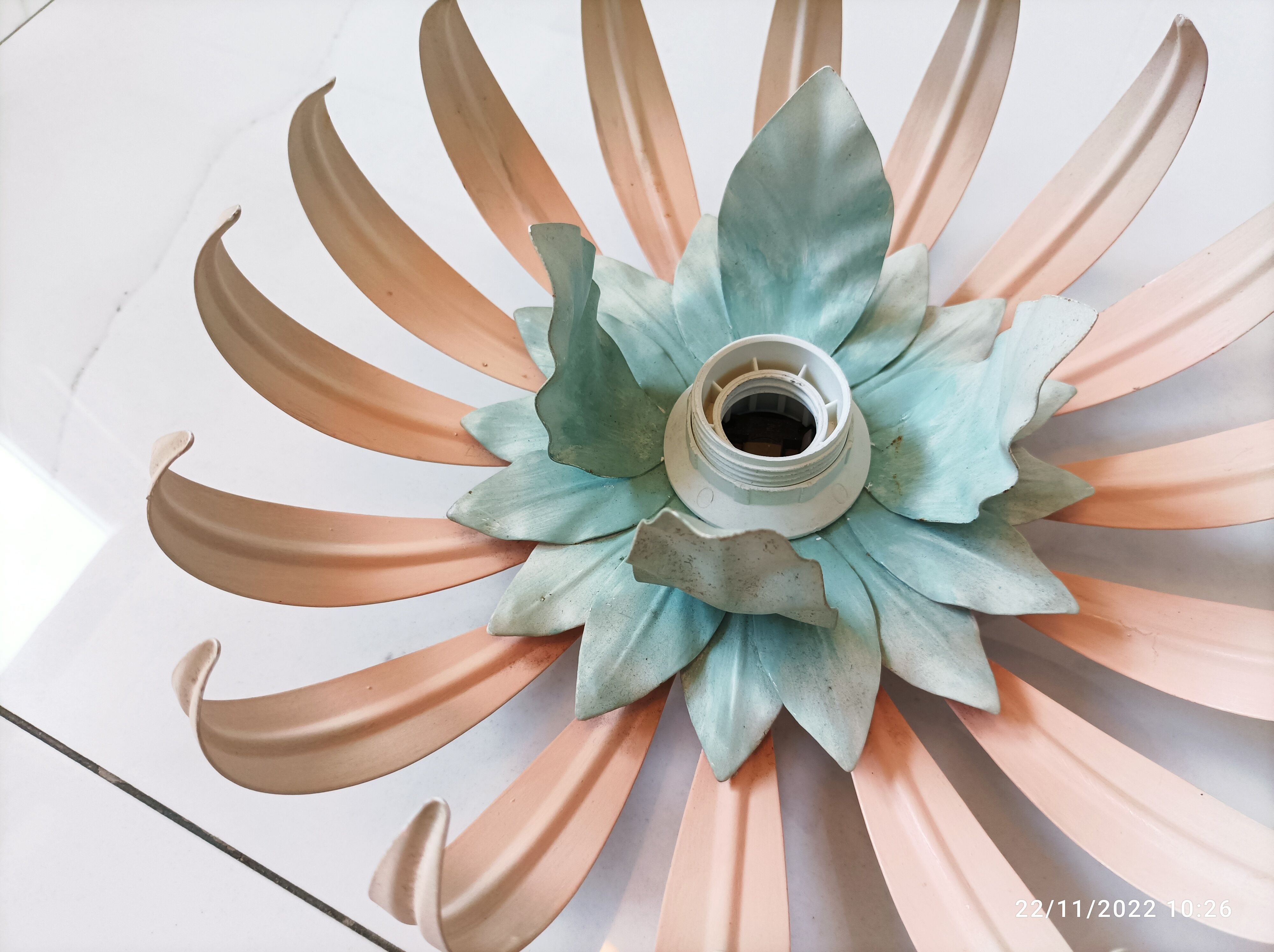 Flower wall lamp