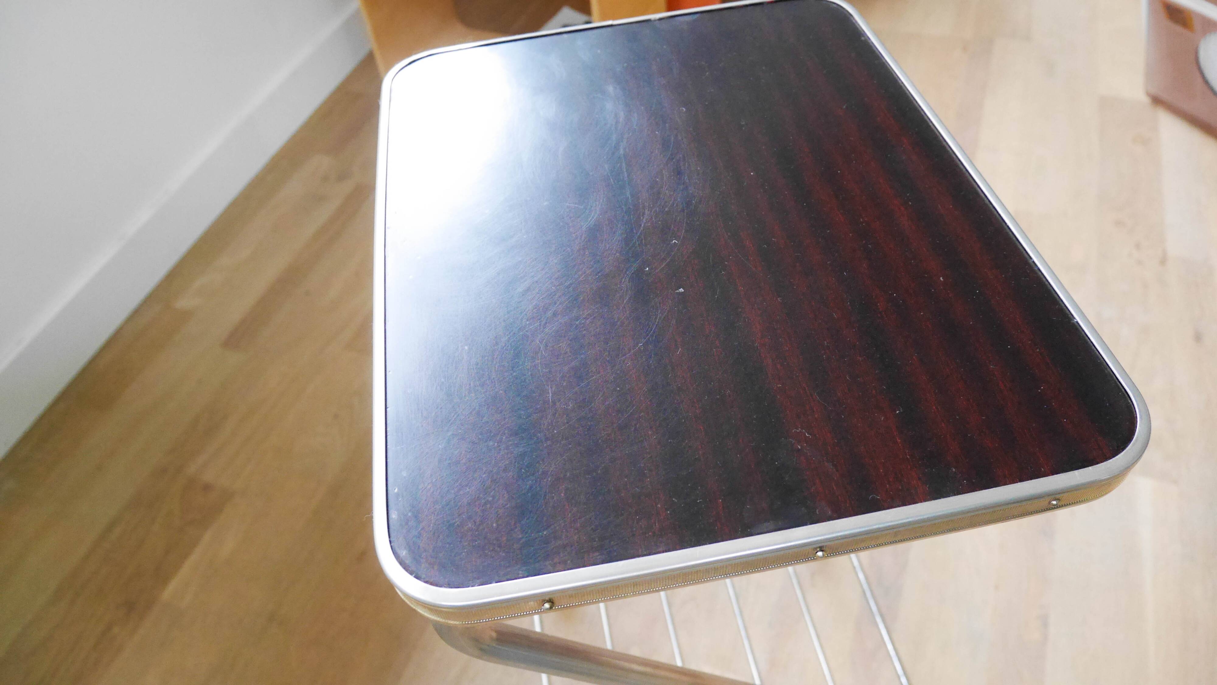 Tablette de style industriel en acier et plateau bois