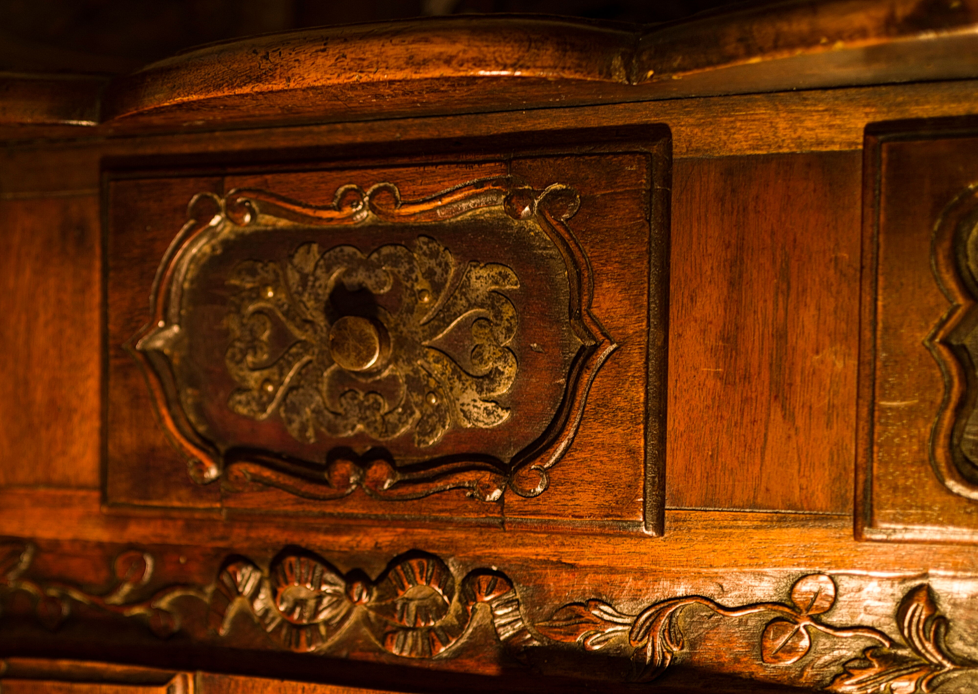 Provencal slippery buffet, antique