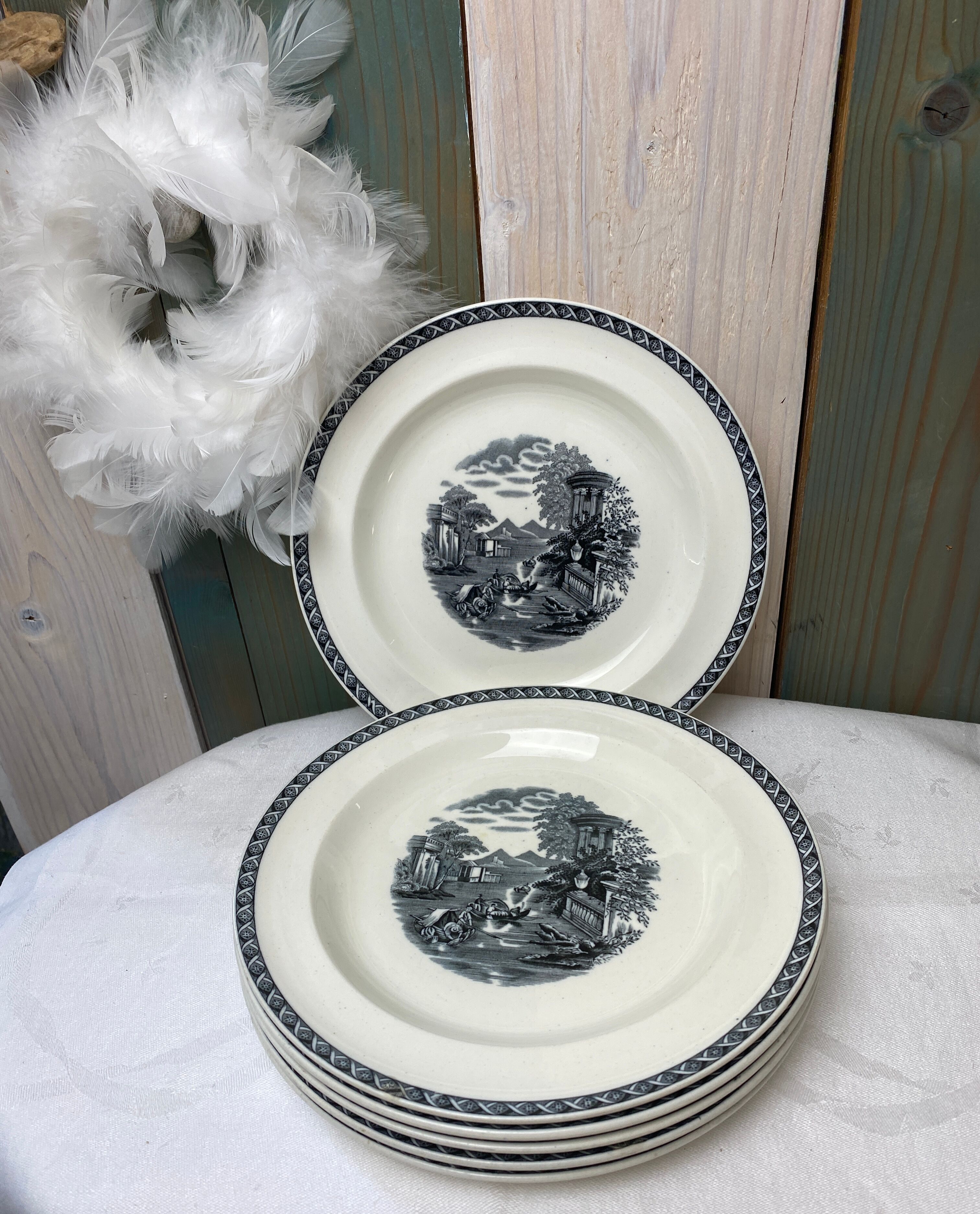 6 vintage Wedgwood porcelain brunch plates