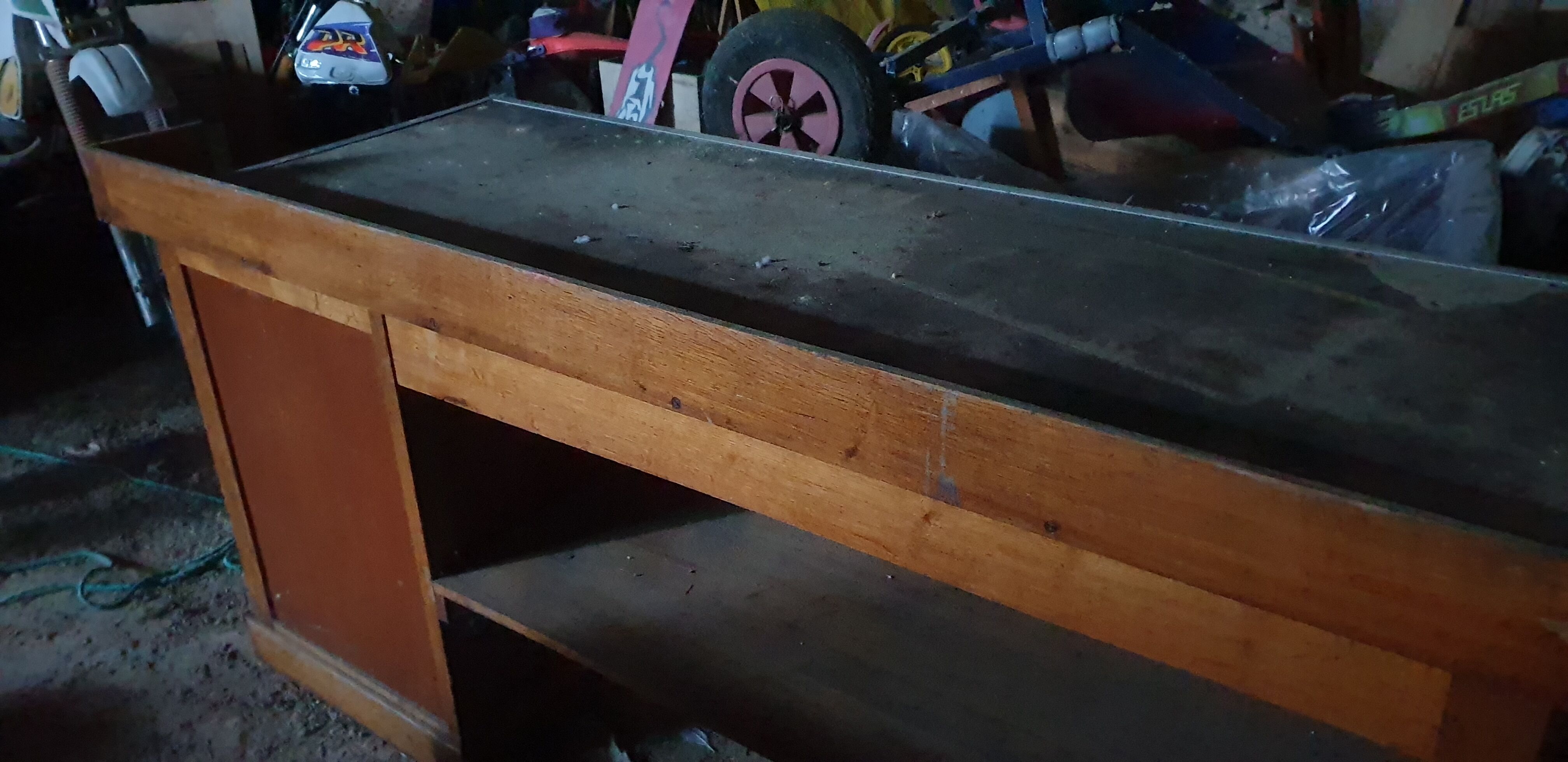 Old industrial workshop establishment and its 4 drawers