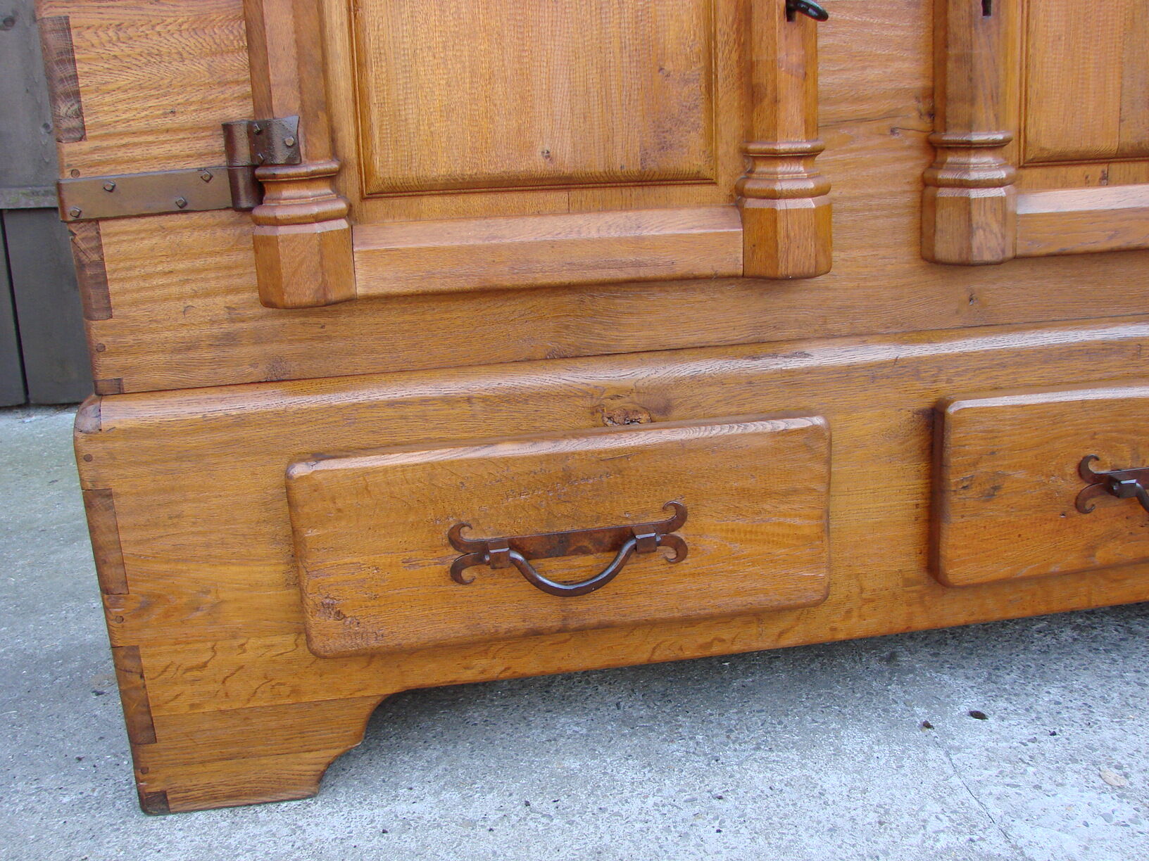 Oak chest of drawers, 50s