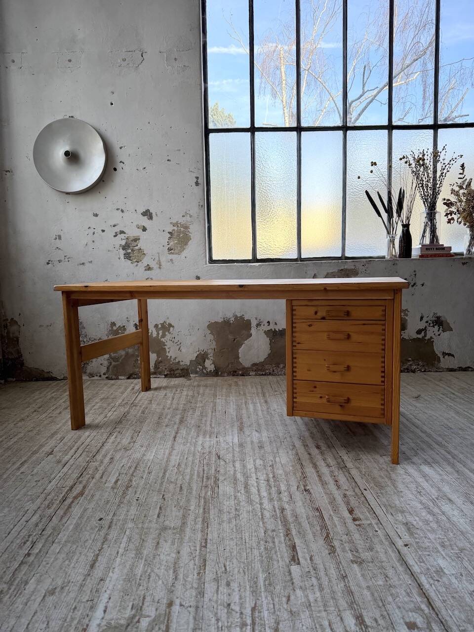 Bureau pin suédois style aperldoon 1970