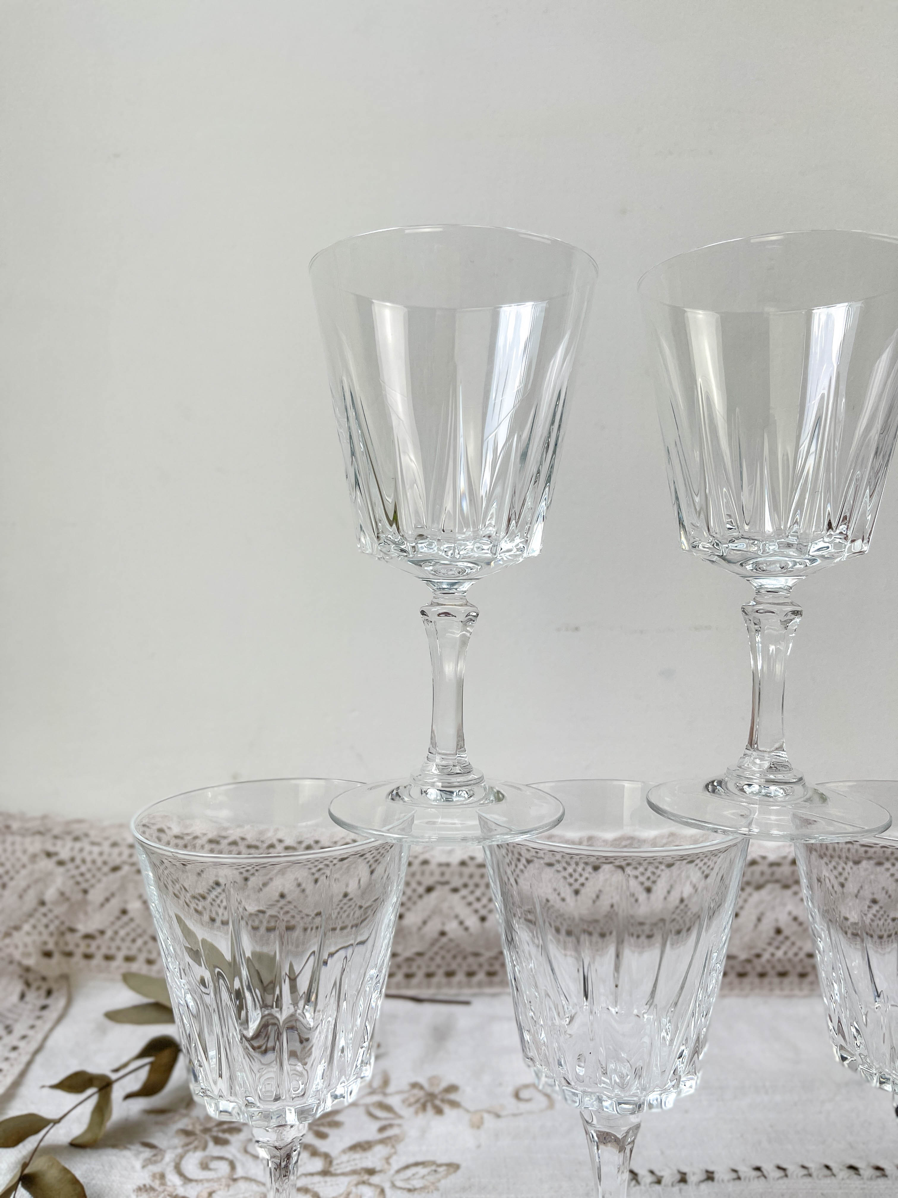 8 Crystal D'Arques red wine glasses model "VERSAILLES"