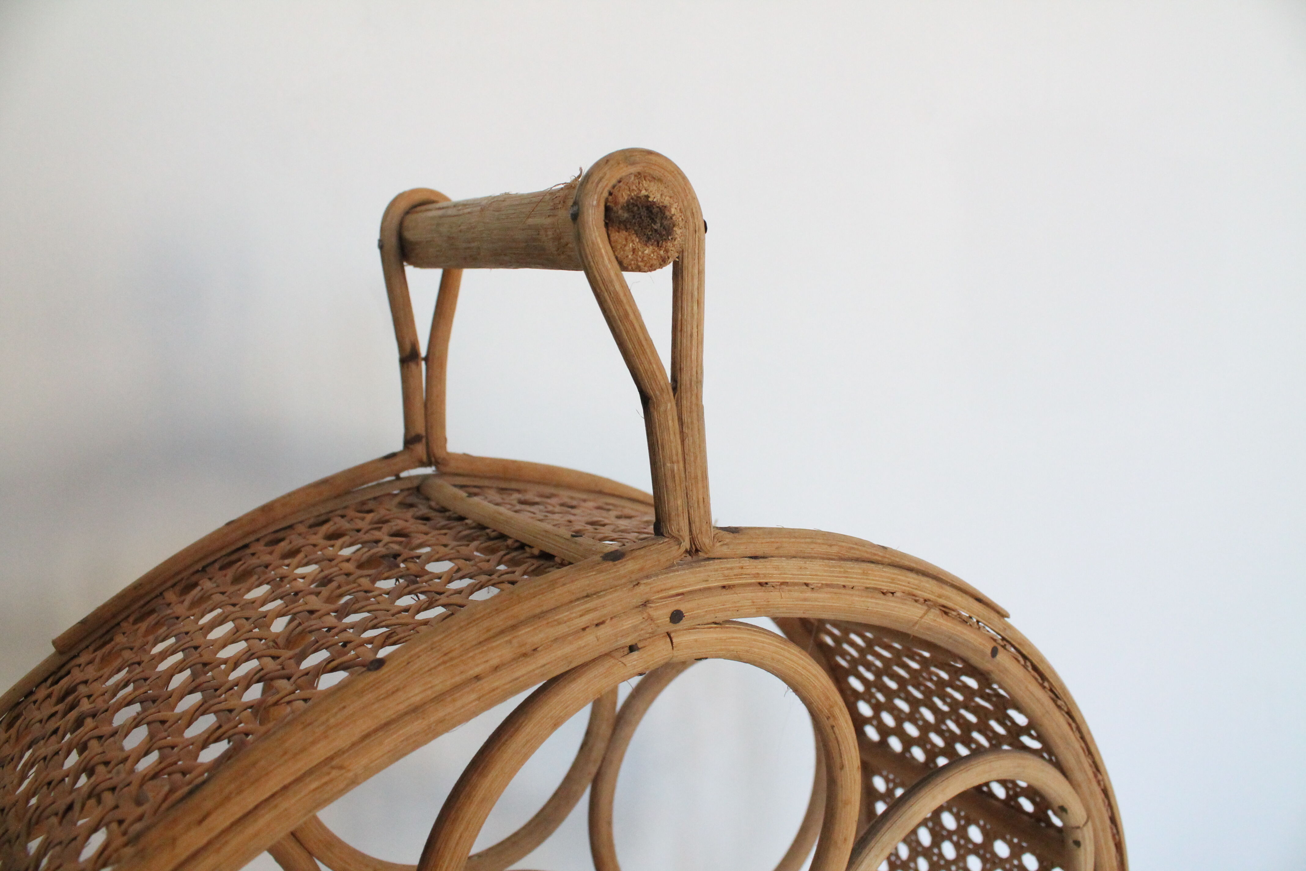 Wicker and rattan bottle holder