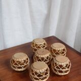 Ensemble de verres ambré avec vannerie
