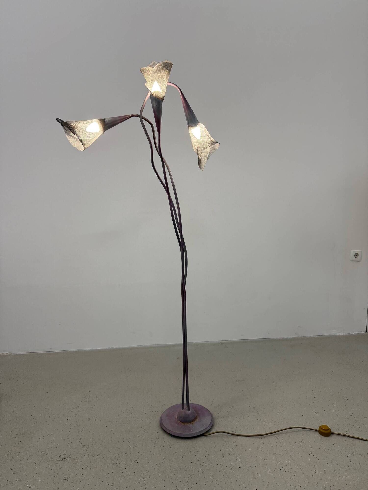 Lampadaire artisanal en métal patiné, années 1980