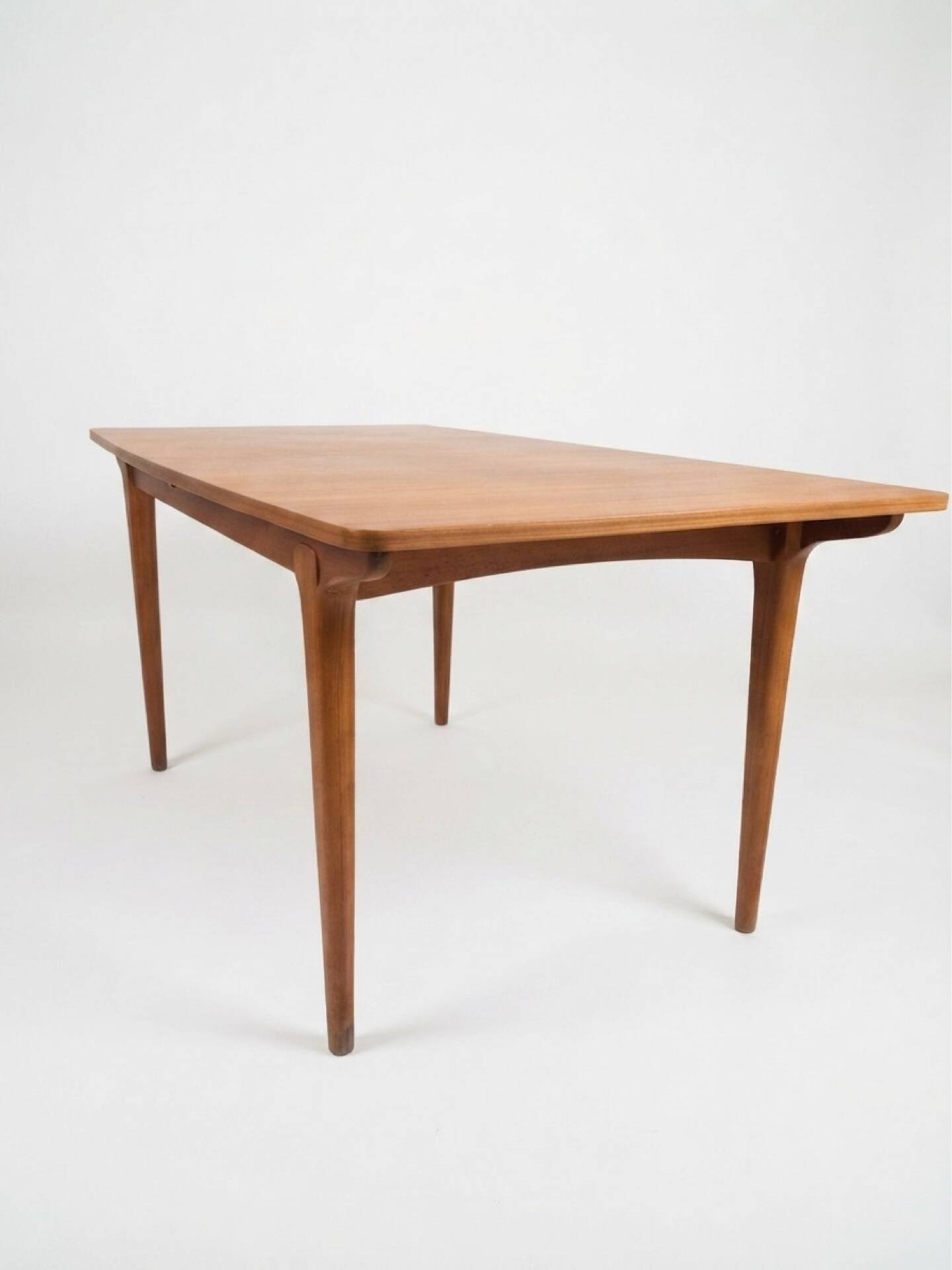 Table de salle à manger scandinave