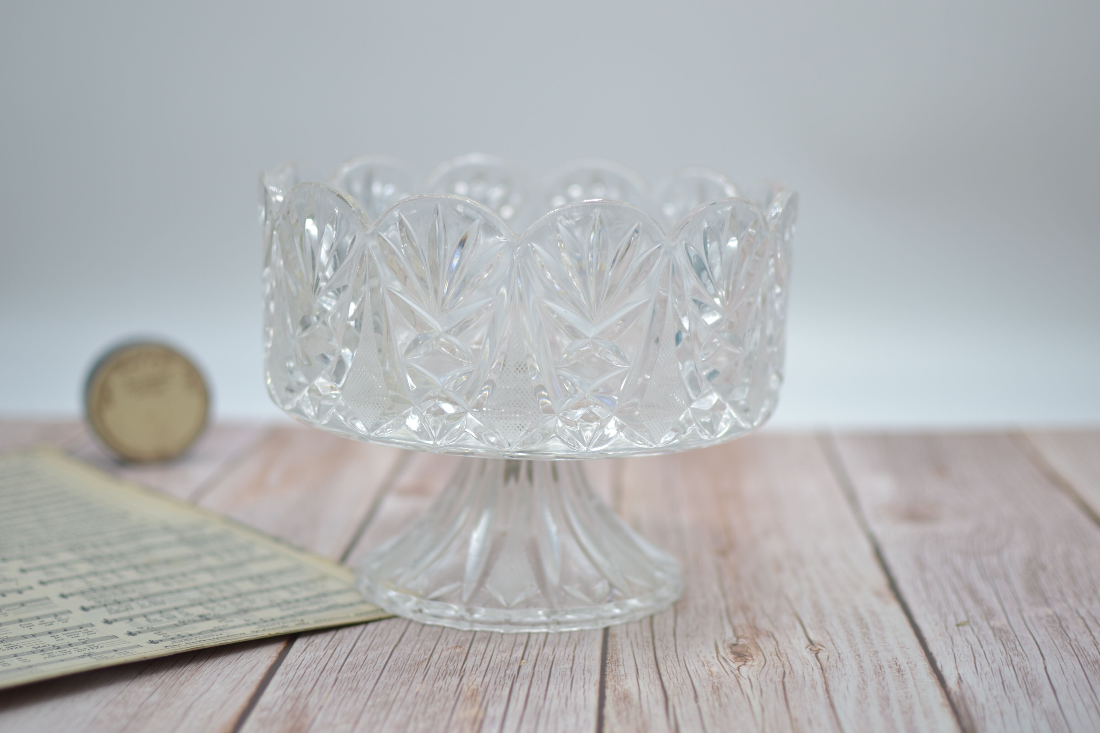 Crystal fruit cup with rounded edges