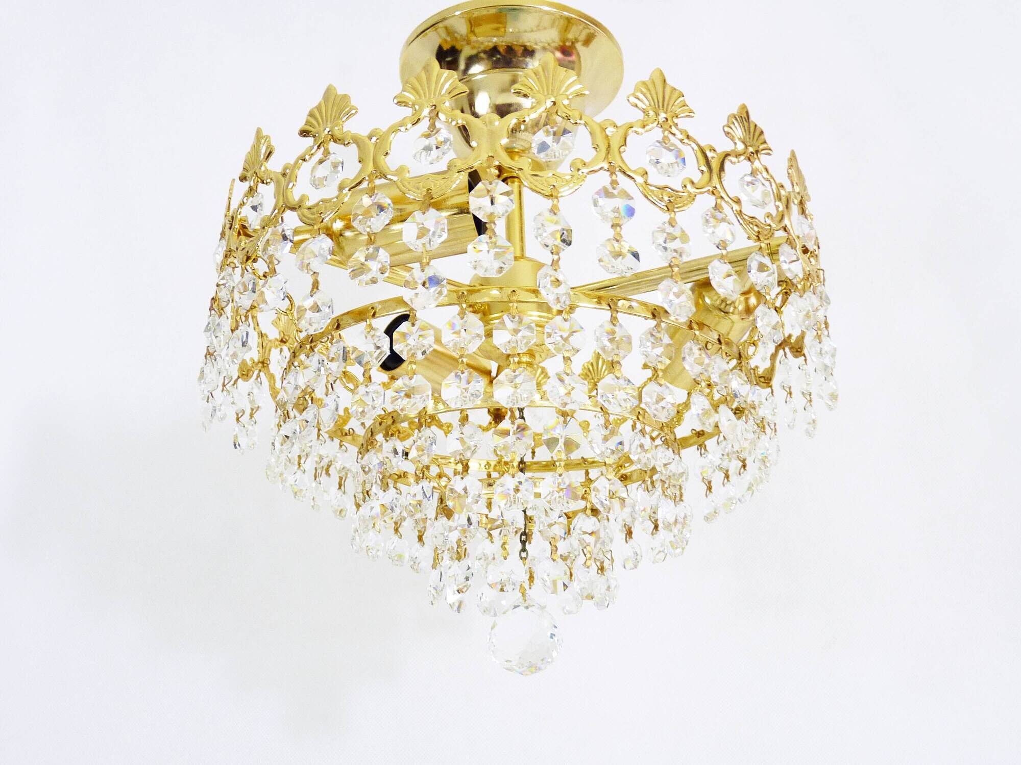 Old chandelier, gold metal crown ceiling, 4 floors, 3 fires, glass stamps. Year 80