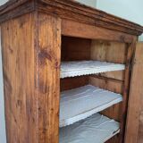 Une très jolie bonnetière ancienne