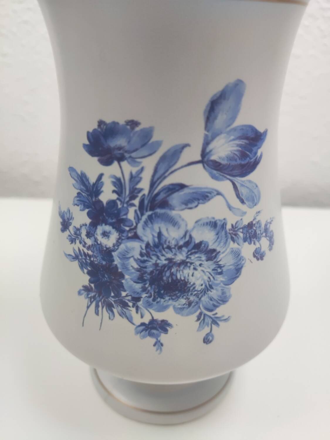 Vase Flora Keramiek Gouda Holland blue pink white 1881 Signed