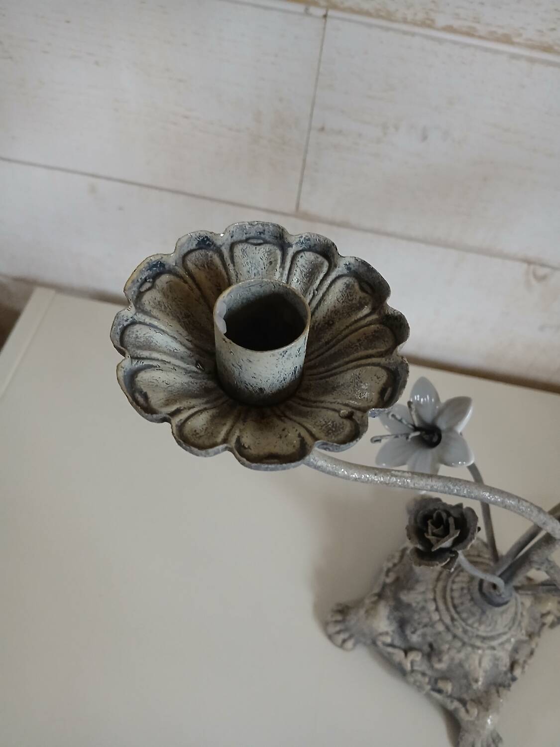 Antique chandelier in cast iron/metal and porcelain