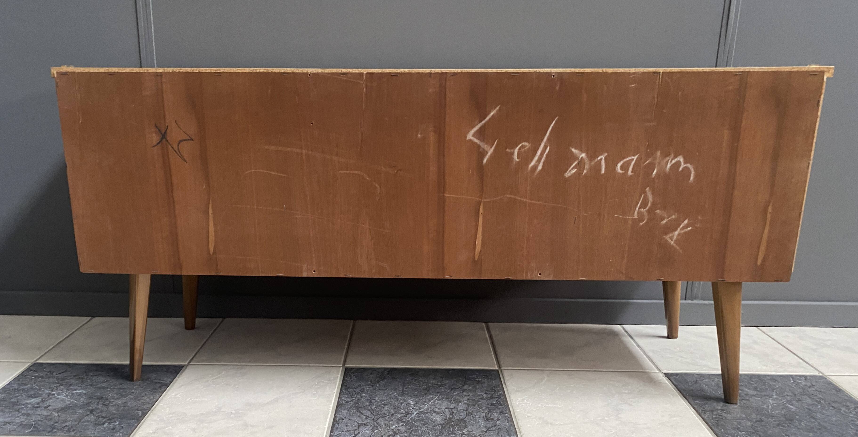 Buffet bas en bois clair des années 1960
