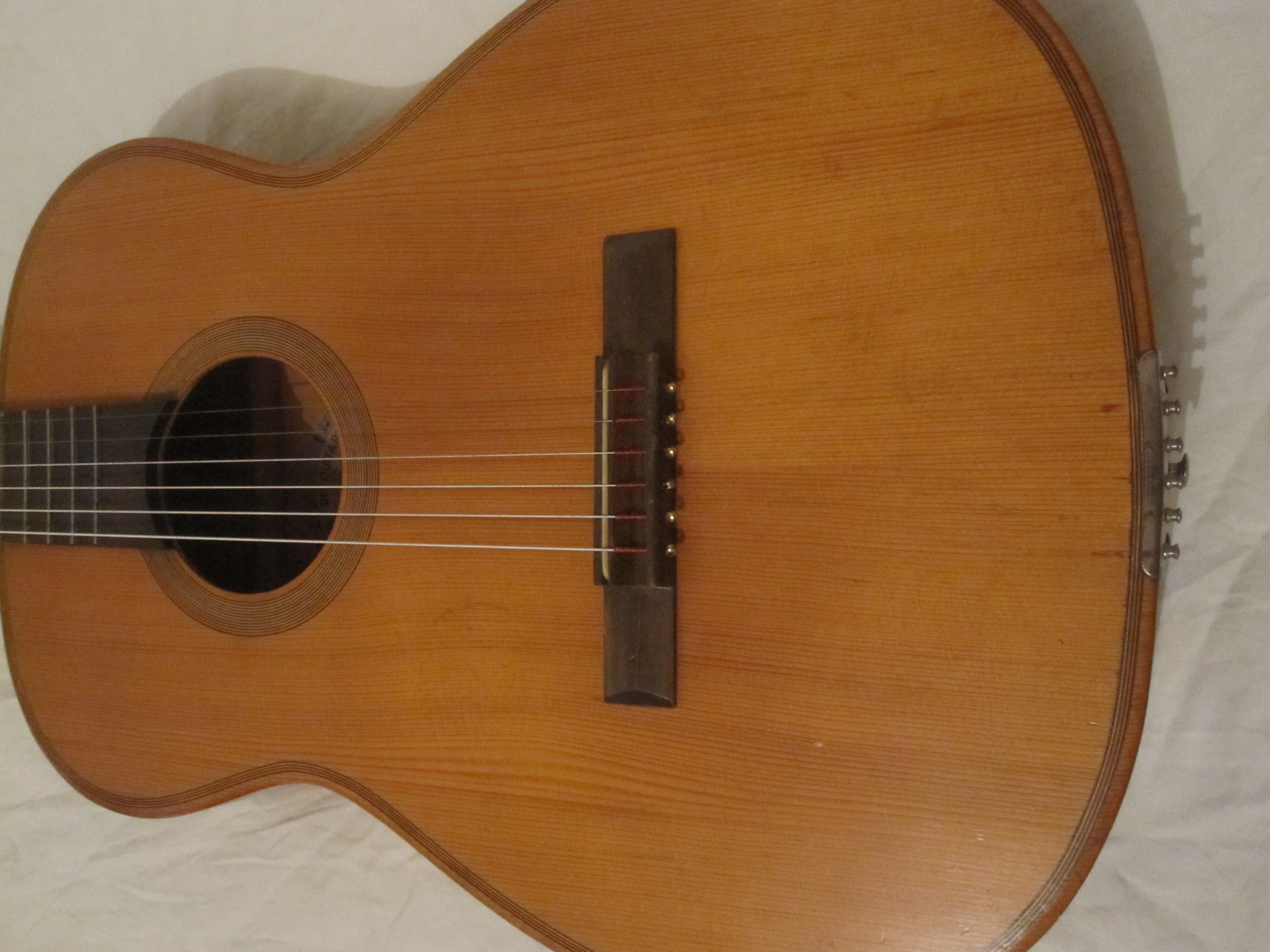 Guitar luthier Gérôme