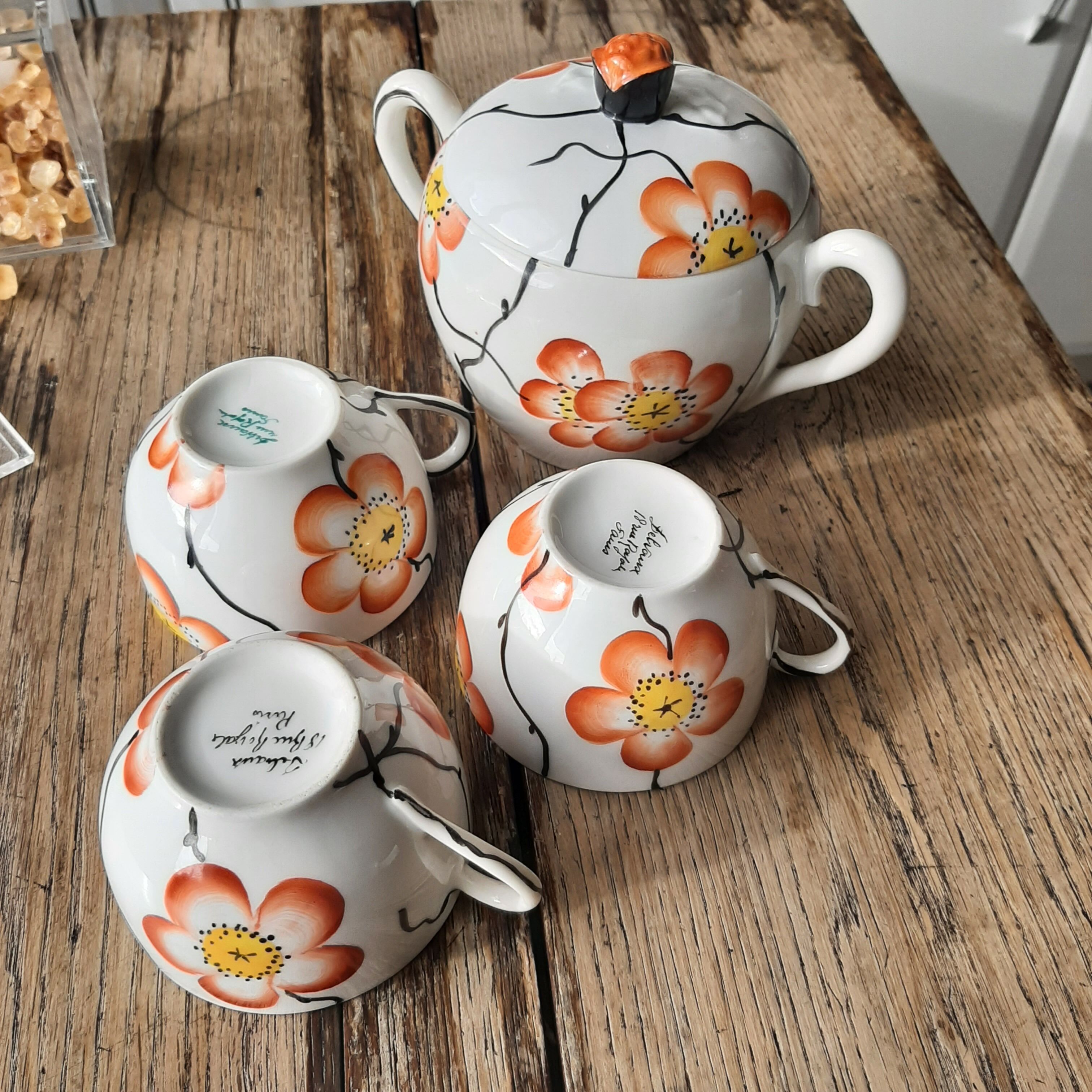 Lot tea cups and flower sugar bowls, Delvaux