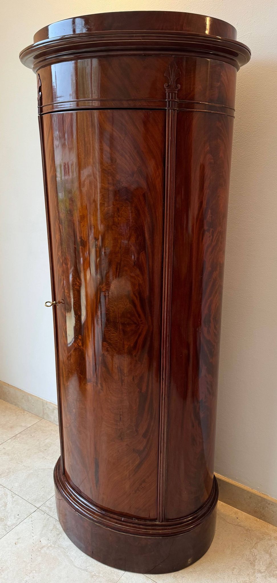 Somno “Column” or Cylindrical Cabinet, in flamed mahogany, Copenhagen, 1830-1840