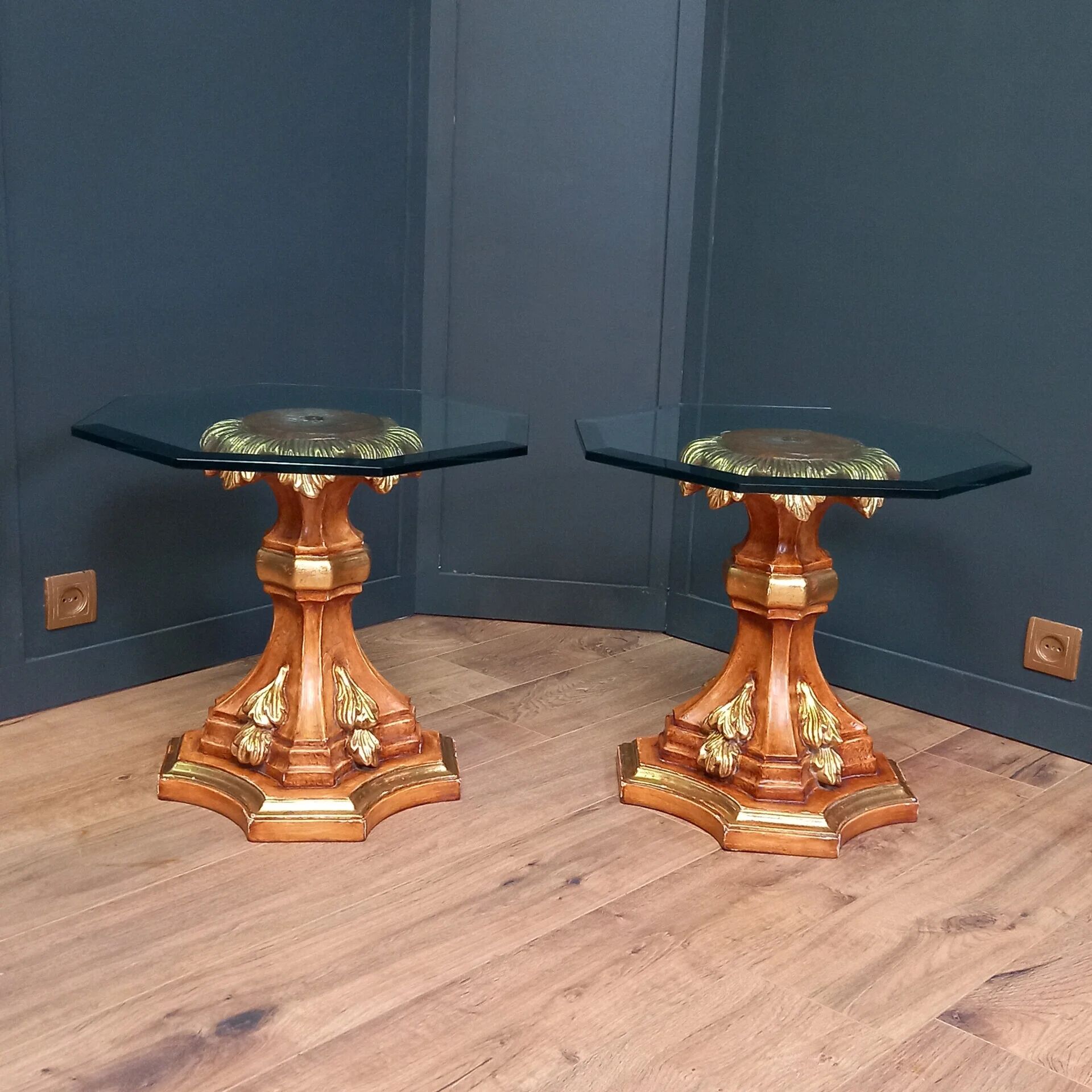 Table d'appoint de style Régence Par pièce