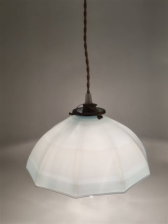 Suspension in opaline