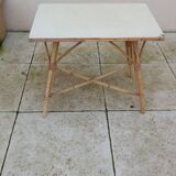 Petite table basse en rotin vintage