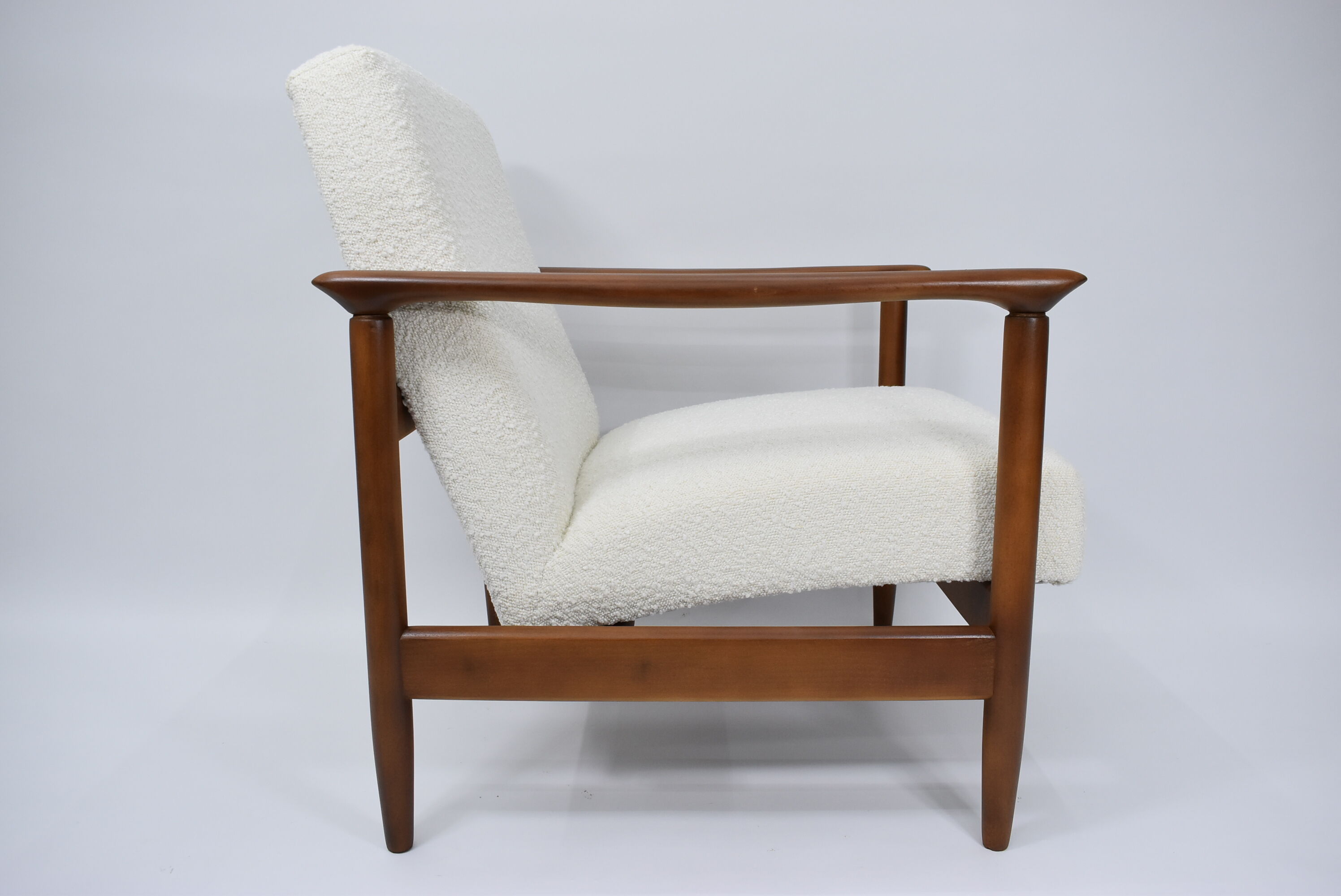 Fauteuil vintage original restauré poil de bras, designer E. Homma, années 1960, blanc bouclé