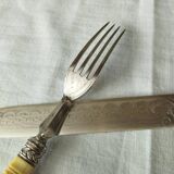 Silver-plated metal dessert cutlery in English Art Deco style