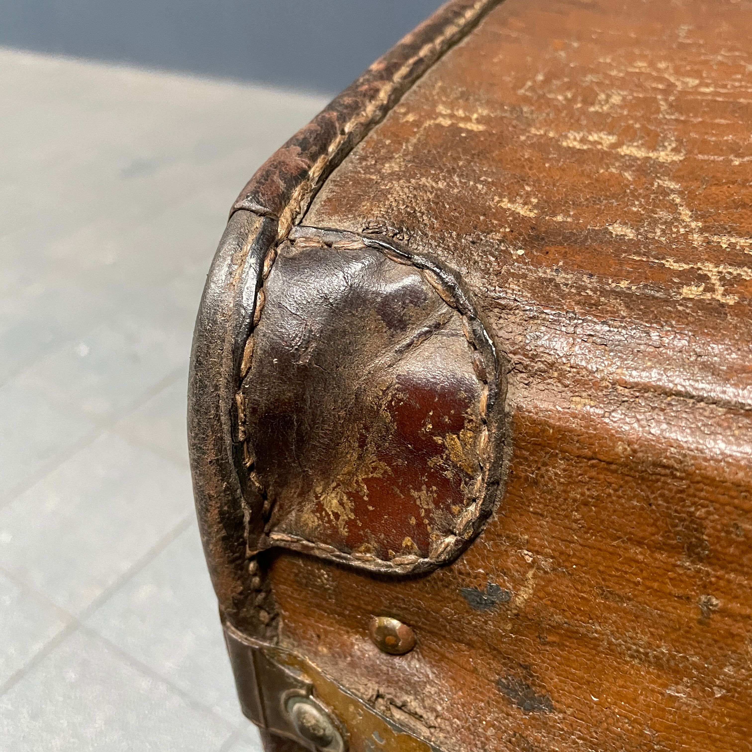 Antique brown travel case with wooden slides from the early 1900s
