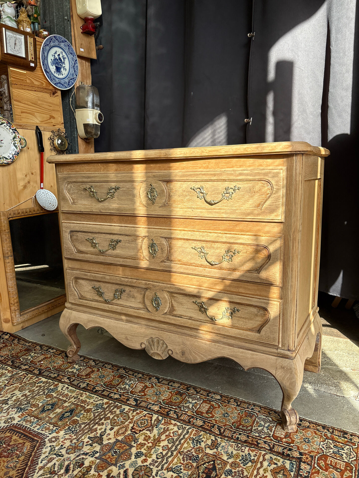 Raw oak chest of drawers in Louis XV style – 3 drawers