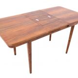 Table à manger avec quatre chaises, première moitié du 20e siècle. Après rénovation.