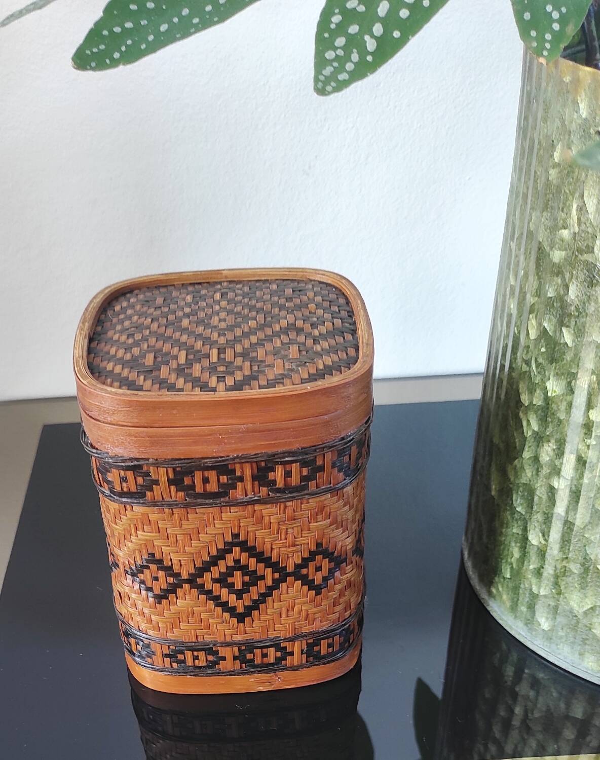 Vintage woven bamboo box - Artisanal Shanghai