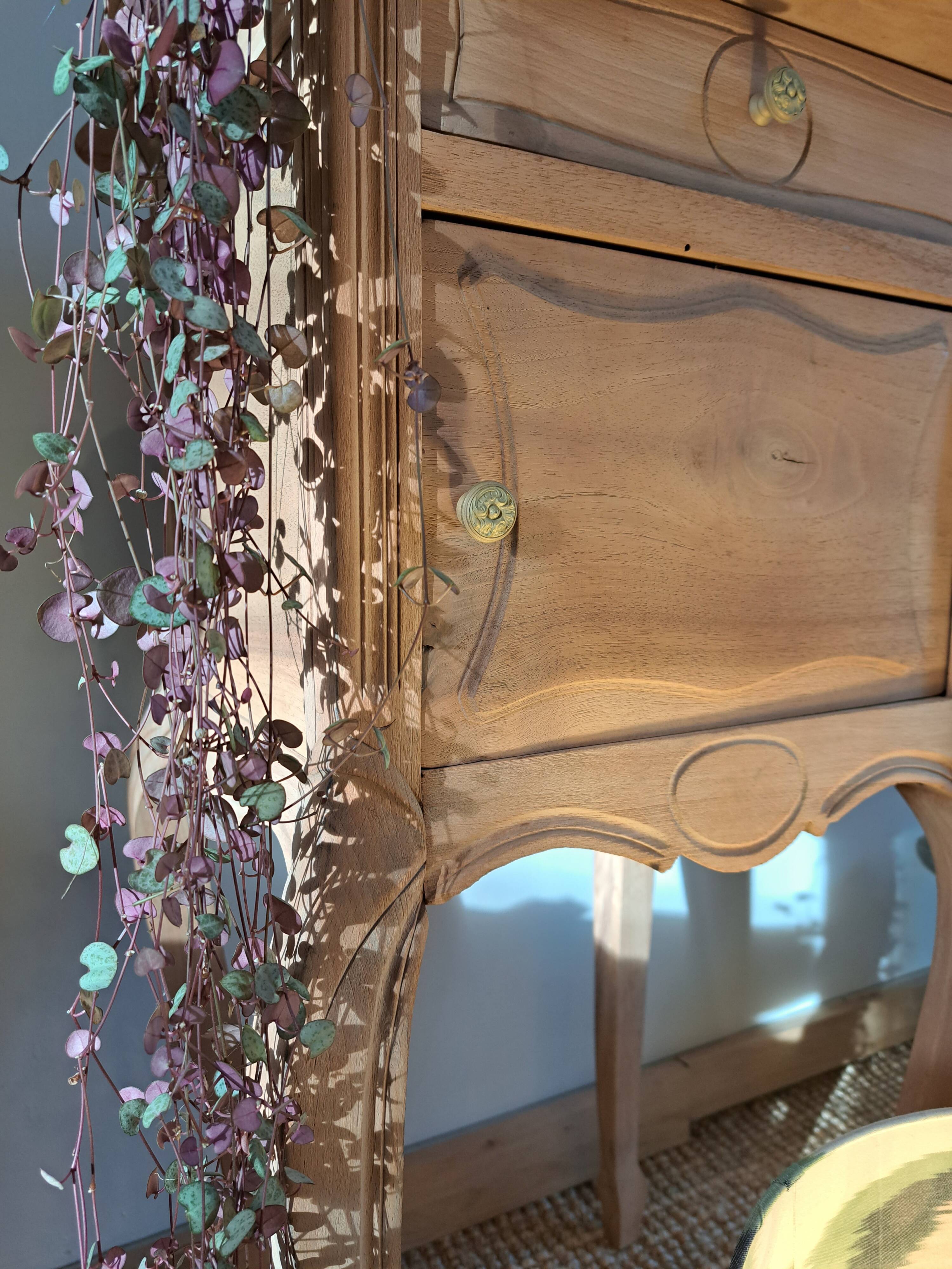 Table d'appoint chevet de style louis XV bois clair