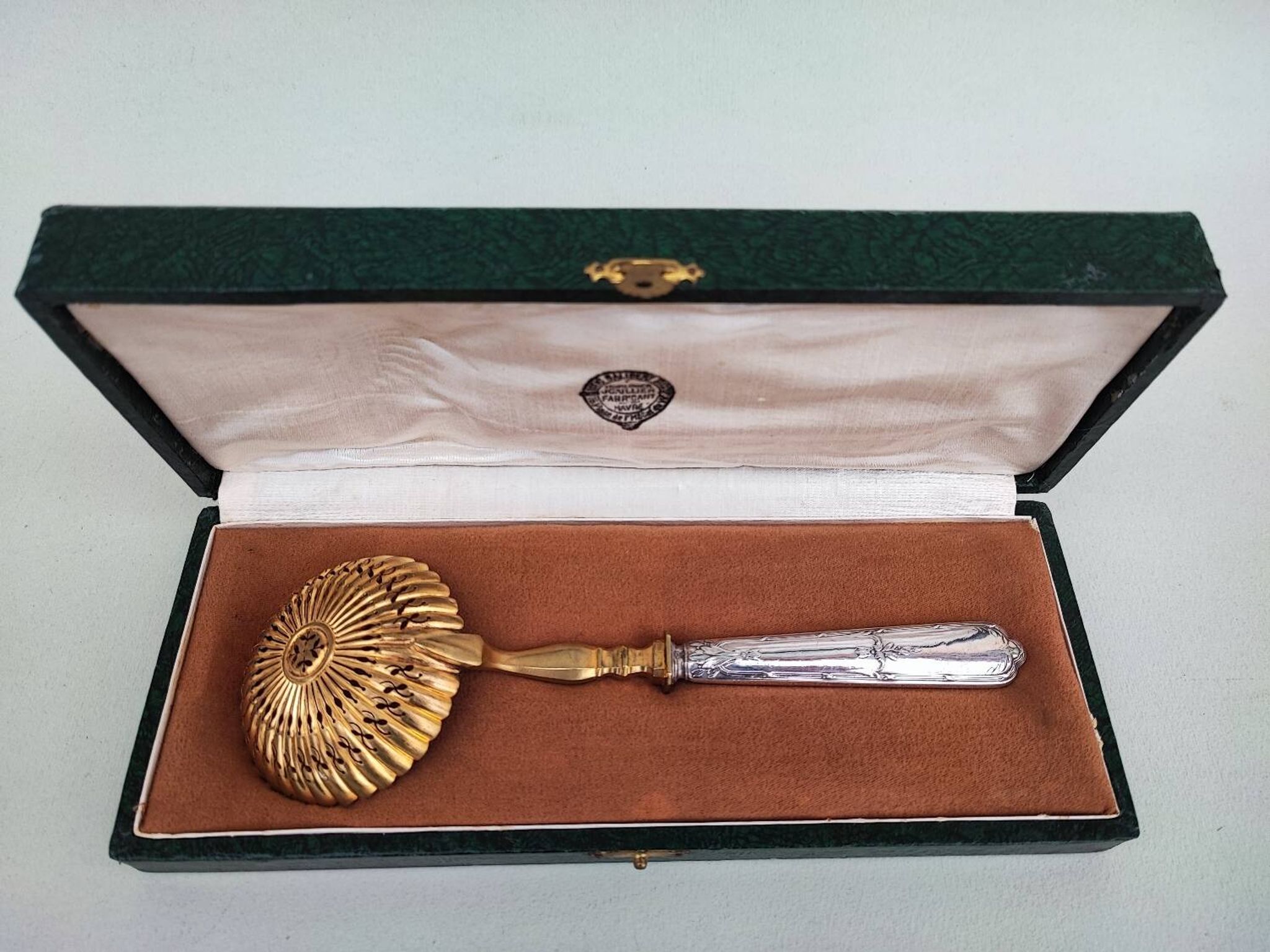 Cuillère à tamiser le sucre en argent et argent doré