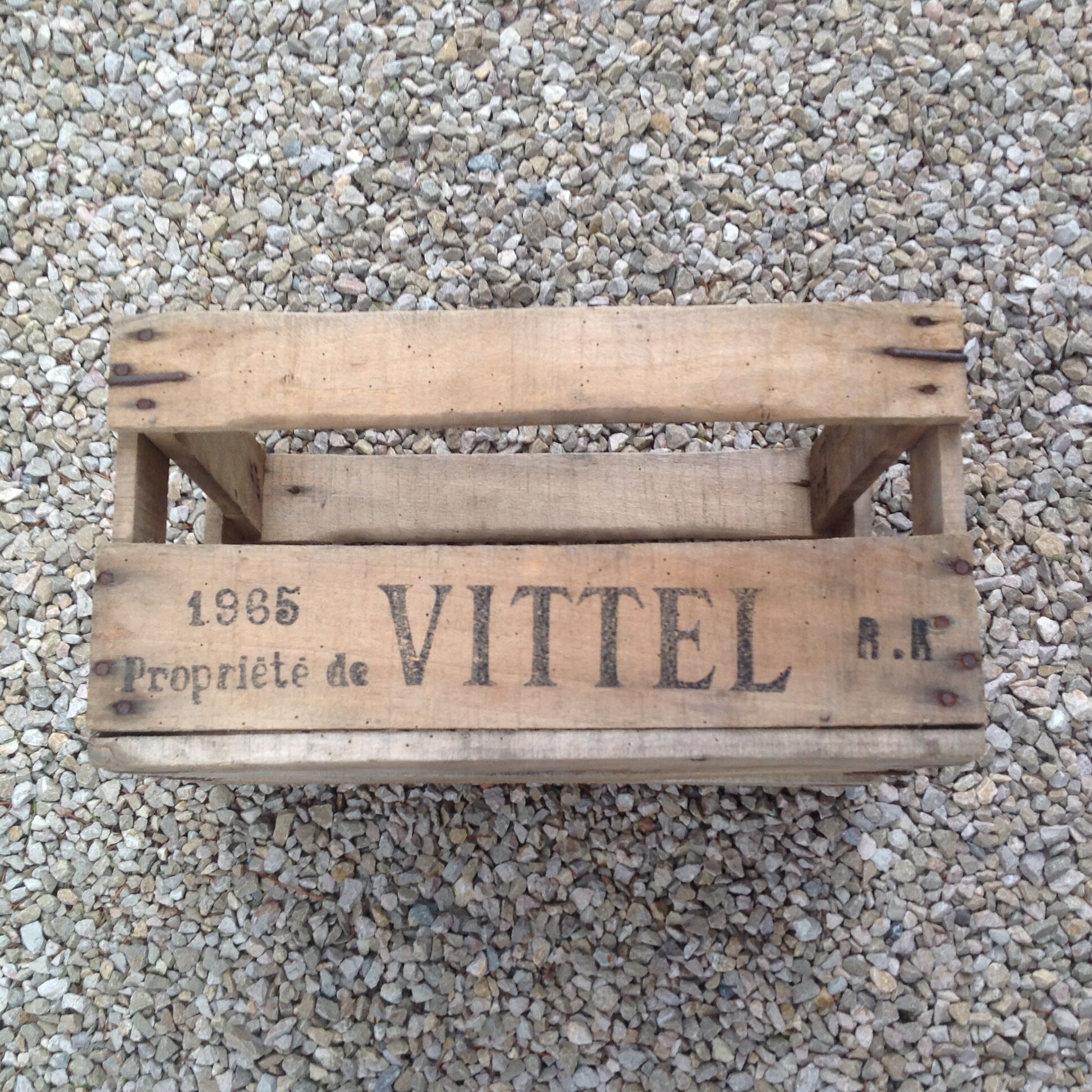 Caisse bois vittel