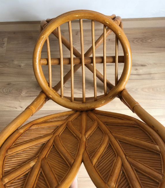 Leaf-shaped rattan chair