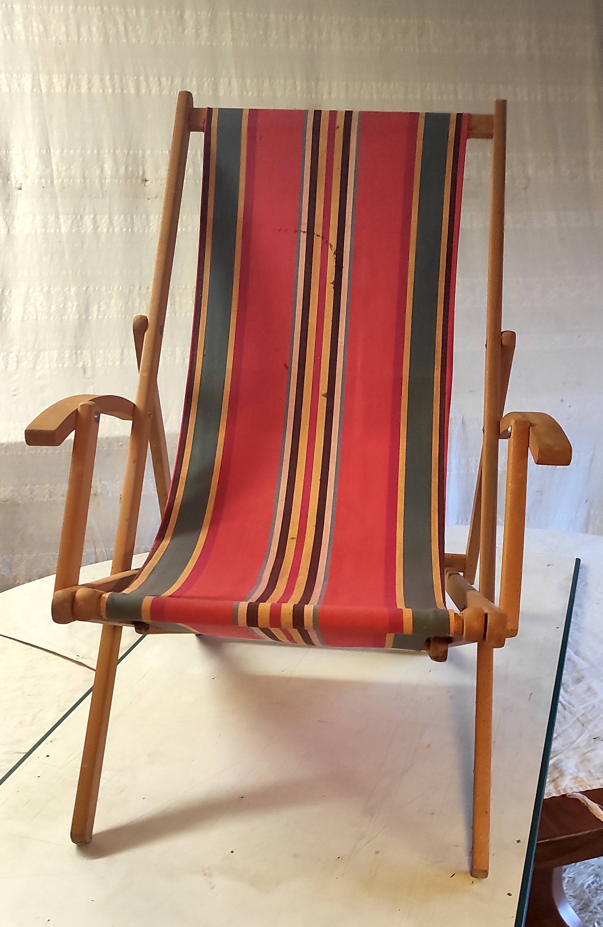Vintage deck chair in wood and striped fabric - mid-20th century