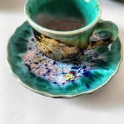 Tasses et soucoupes Morvan en céramique émaillée polychrome